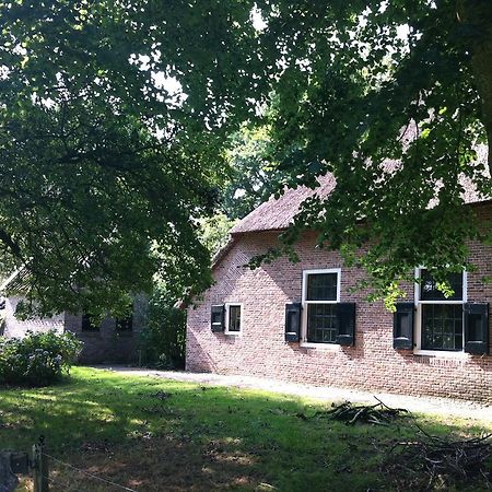Aan De Dwarsweg Hotel Uffelte Bagian luar foto