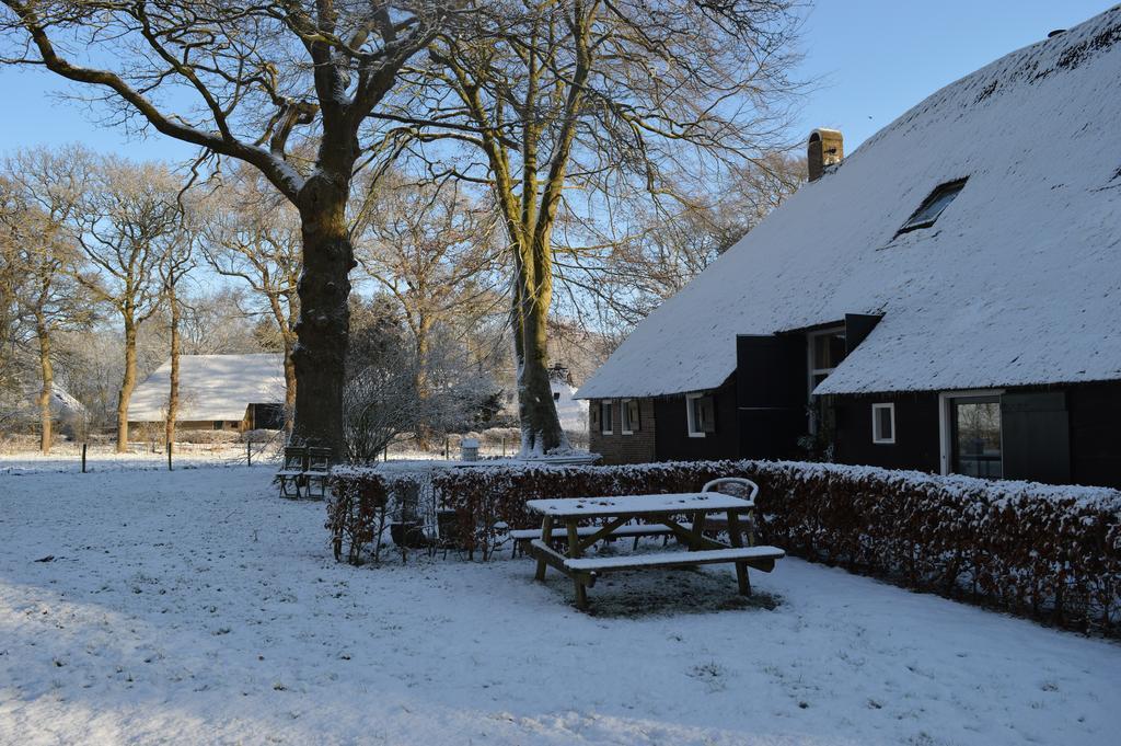 Aan De Dwarsweg Hotel Uffelte Bagian luar foto