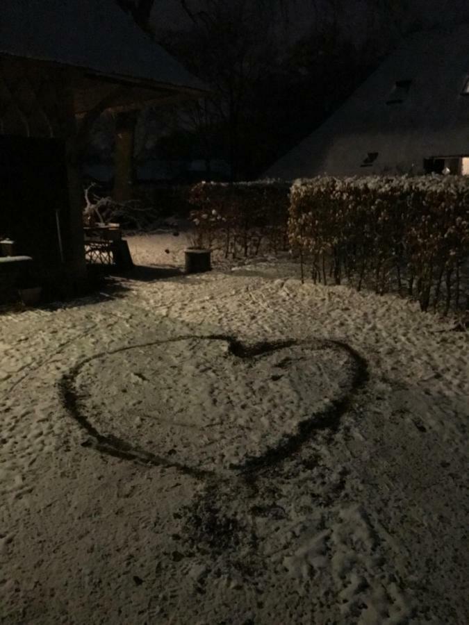 Aan De Dwarsweg Hotel Uffelte Bagian luar foto