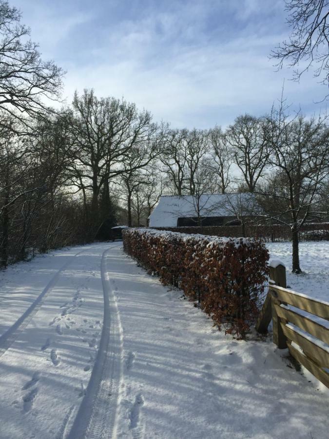 Aan De Dwarsweg Hotel Uffelte Bagian luar foto